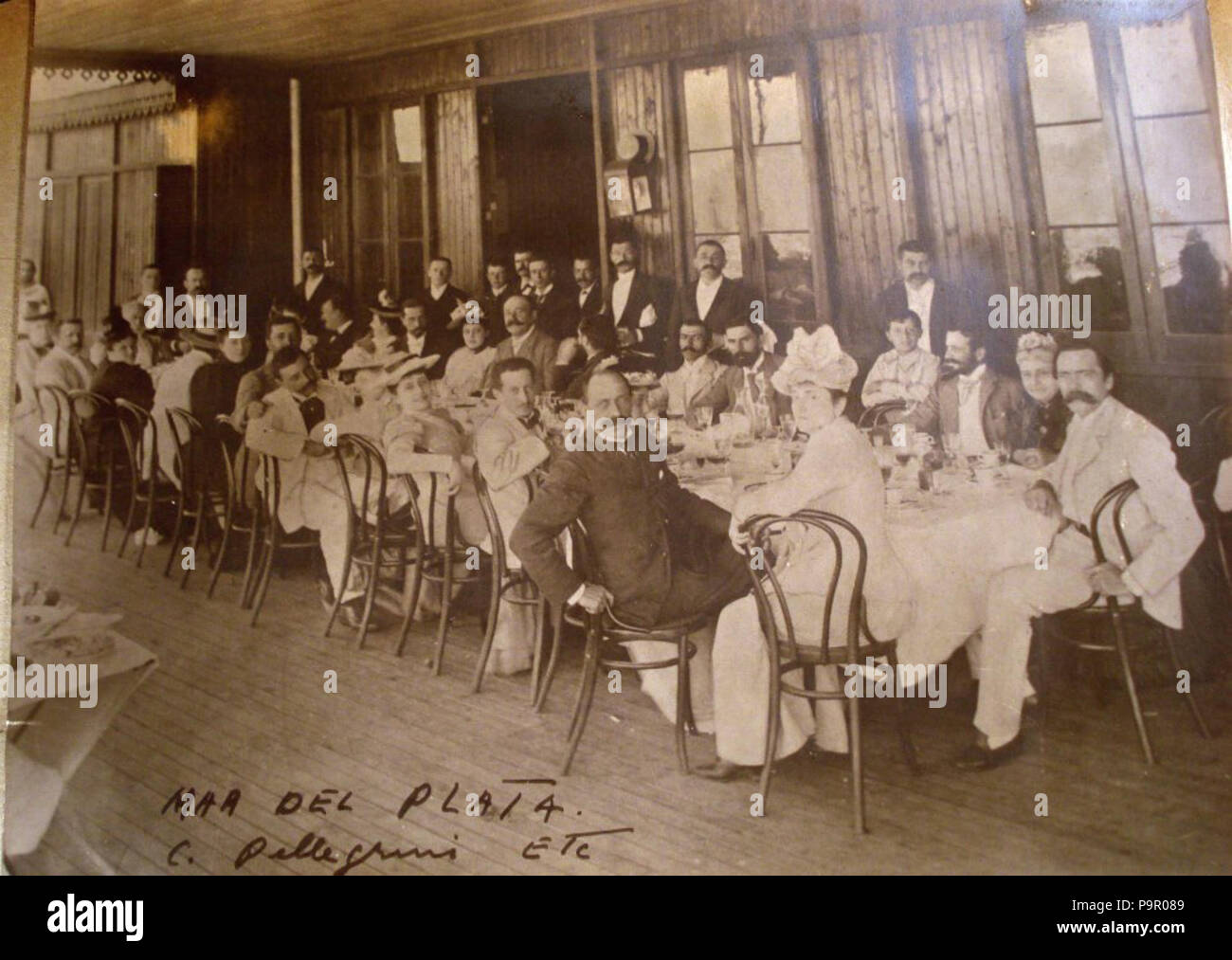 149 Archivo General de la Nación Argentina 1890 Mar del Plata, Presidente Carlos Pellegrini en un almuerzo Stock Photo