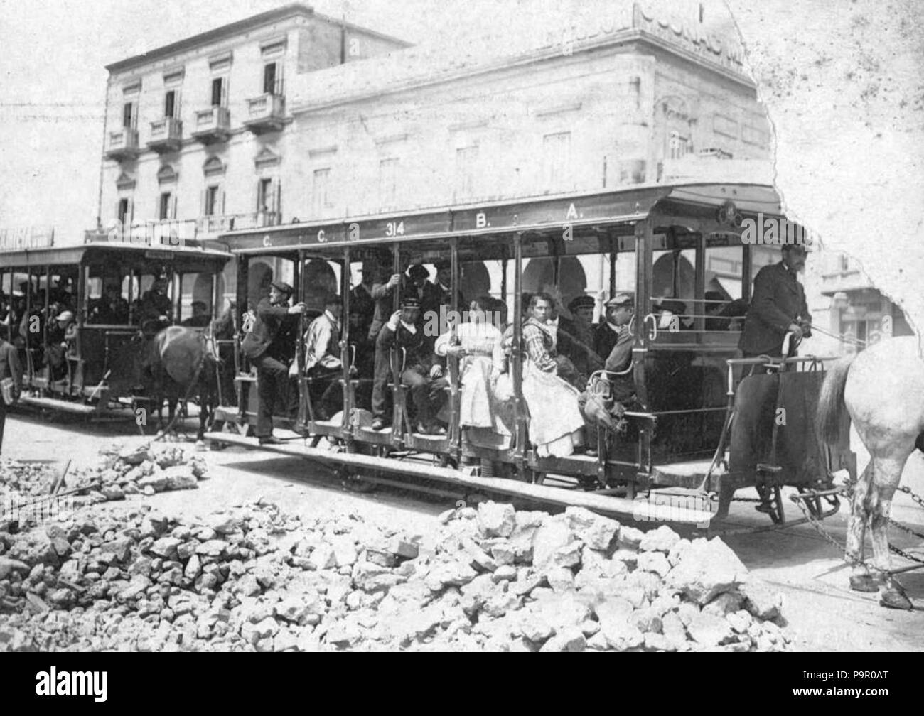 149 Archivo General de la Nación Argentina 1890 Buenos Aires, carro  irrigante Stock Photo - Alamy