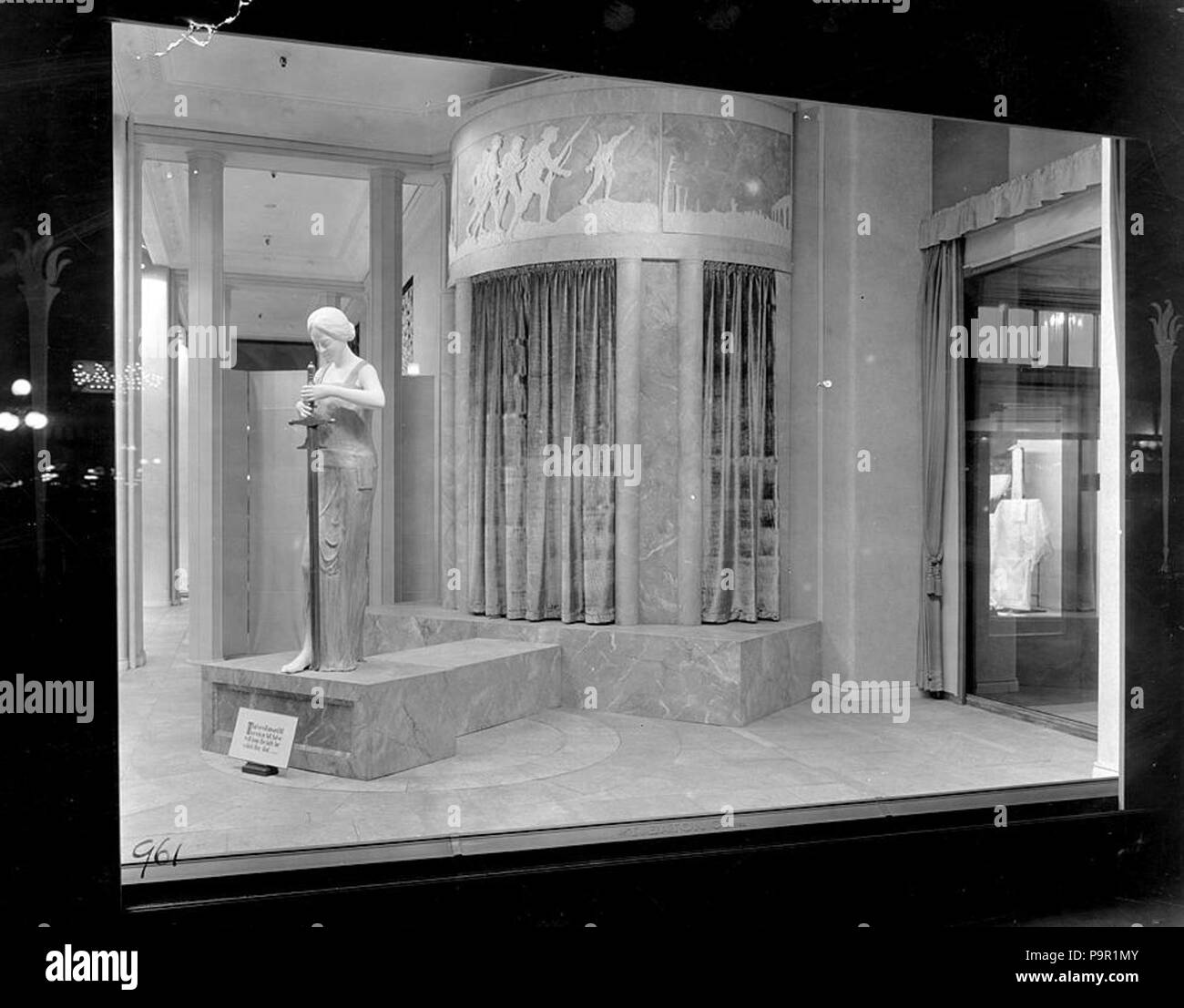 152 Armistice Day Window Display In Toronto 1918 Stock Photo Alamy
