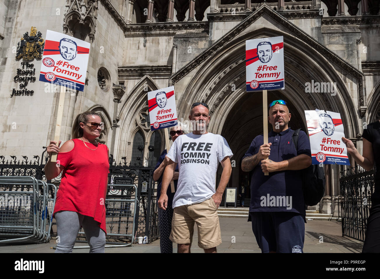 Free Tommy Robinson' supporters outside the Royal Courts of Justice in  London, UK Stock Photo - Alamy