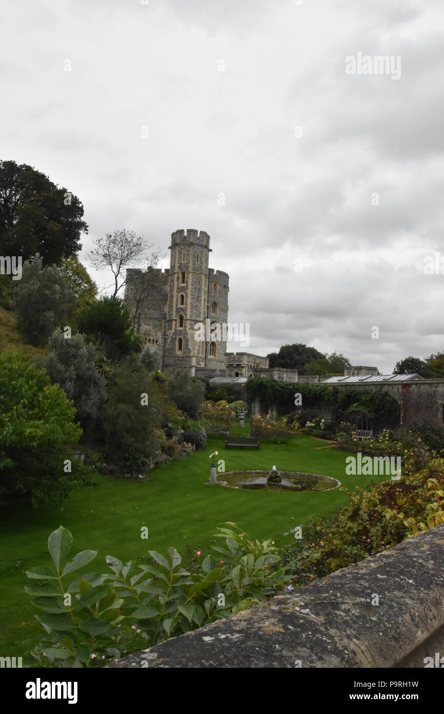 Edward iii tower windsor castle hires stock photography and images Alamy