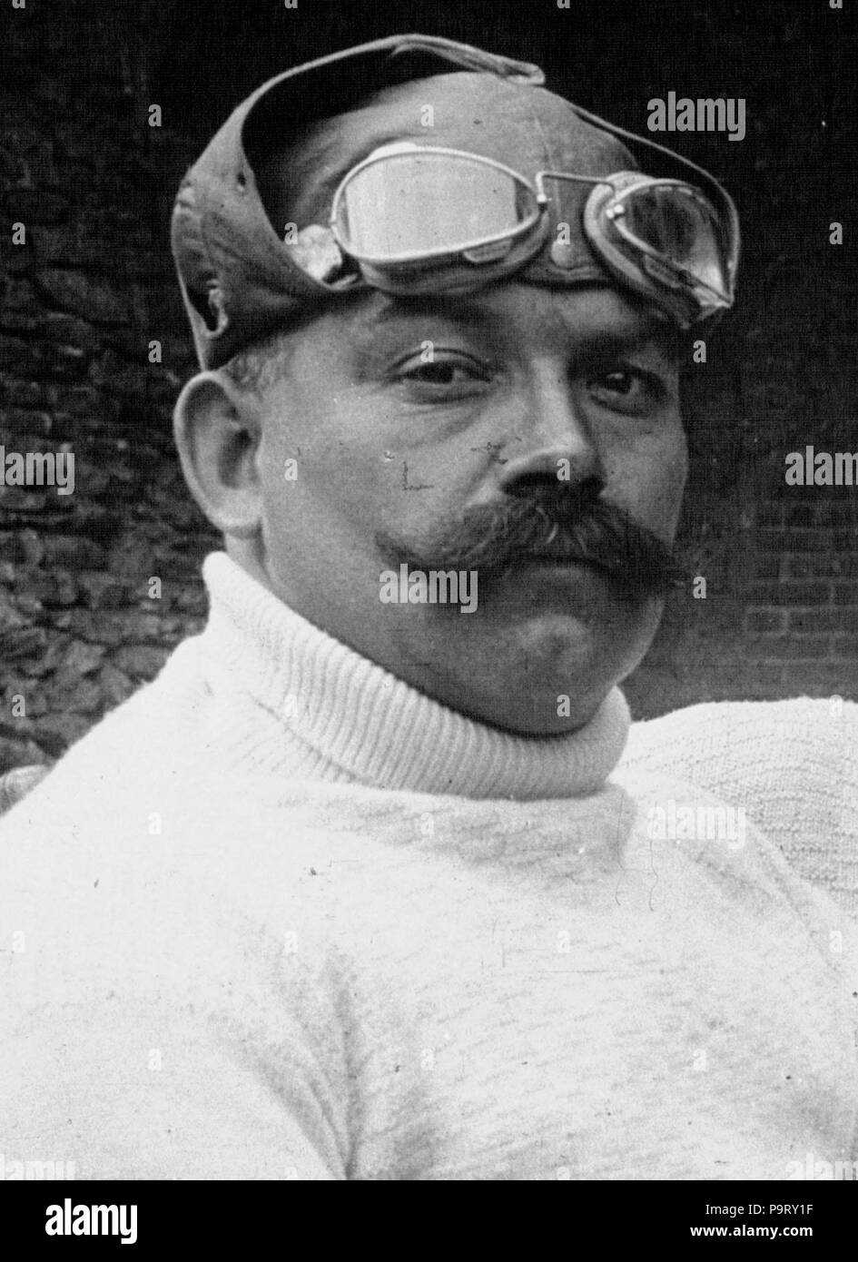 308 Christian Lautenschlager at the 1914 French Grand Prix (2) (cropped) Stock Photo