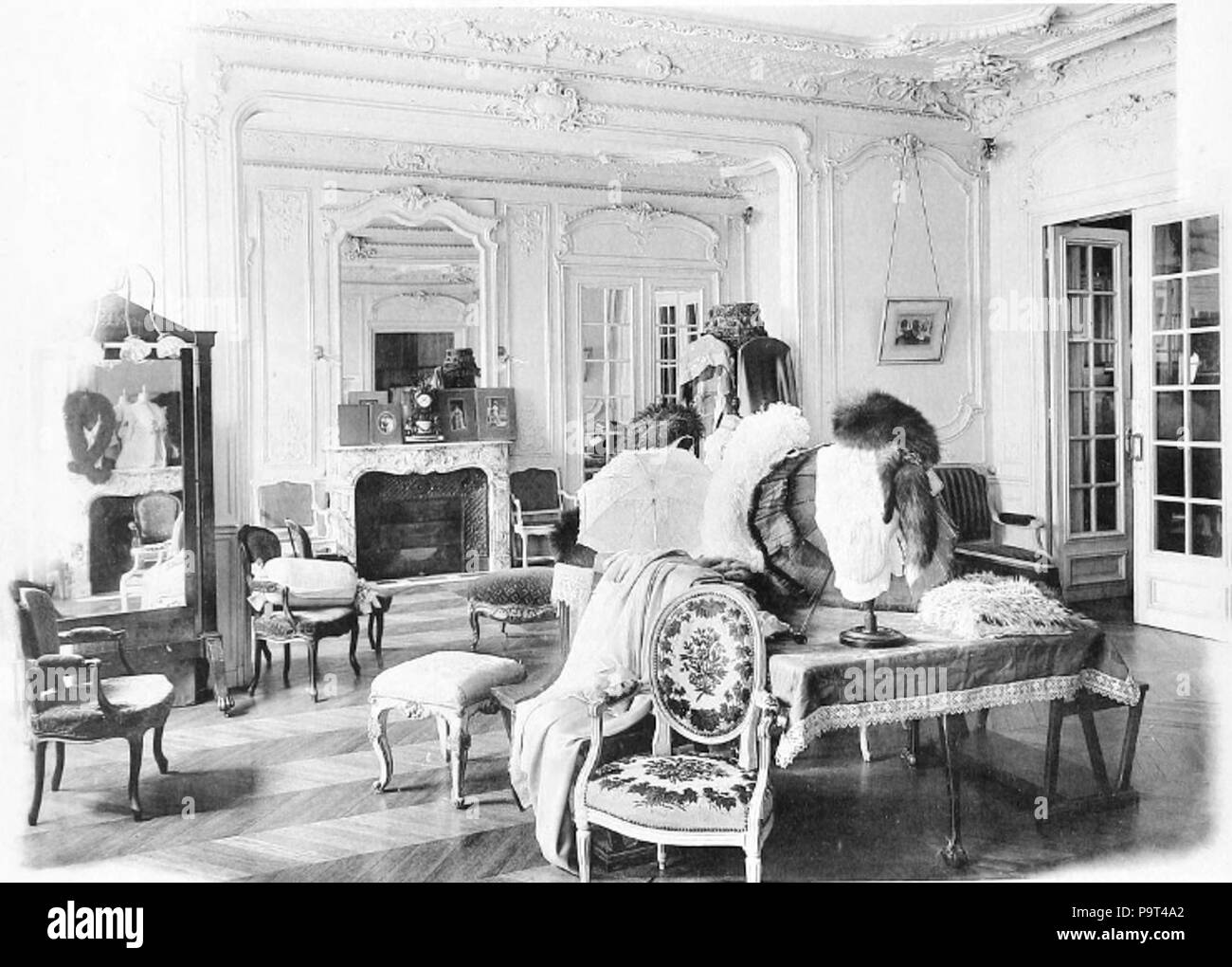 268 Callot Soeurs' un salon de vente c.1910 Stock Photo