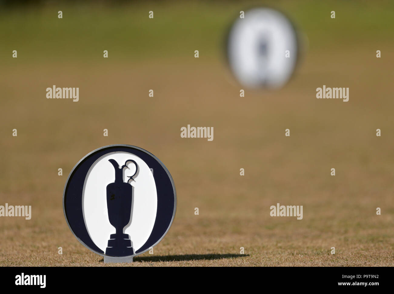 Golf pins hi-res stock photography and images - Alamy