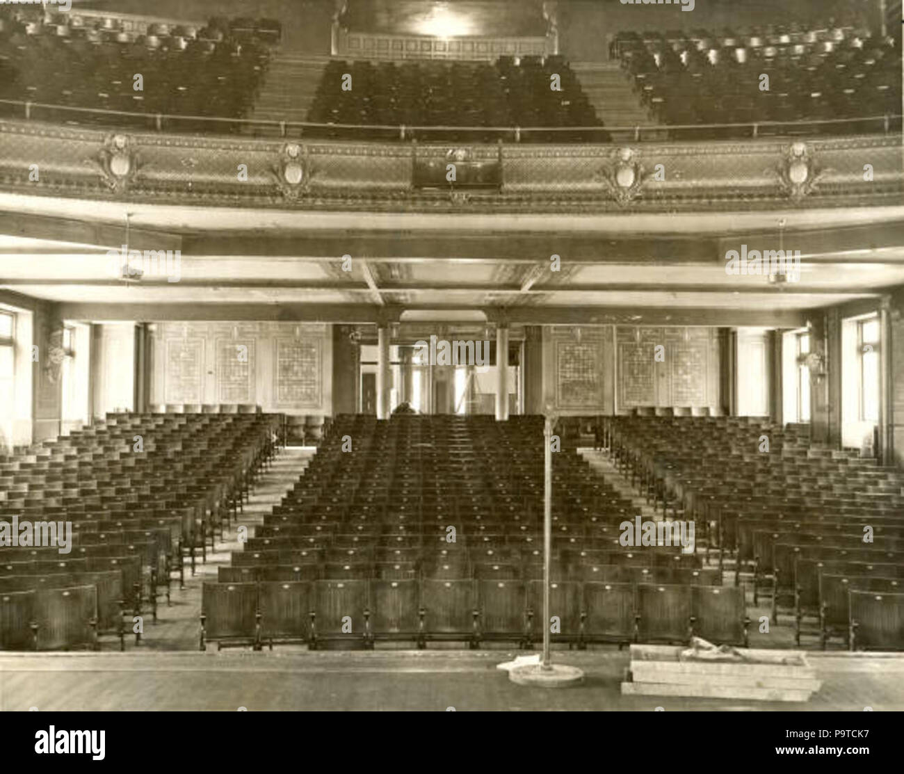 Vintage auditorium hi-res stock photography and images - Alamy