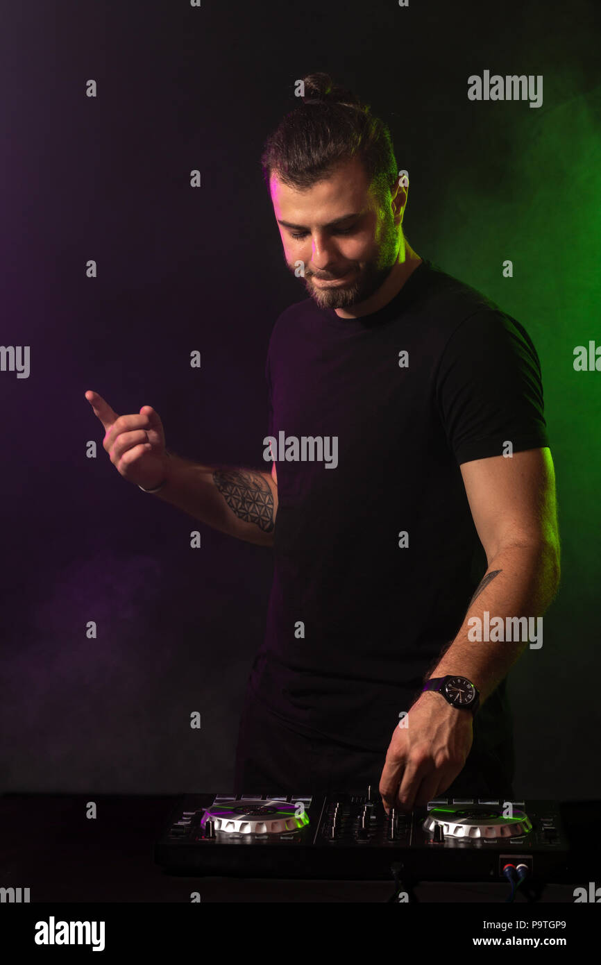 dark studio tgp Peer to peer gay porn