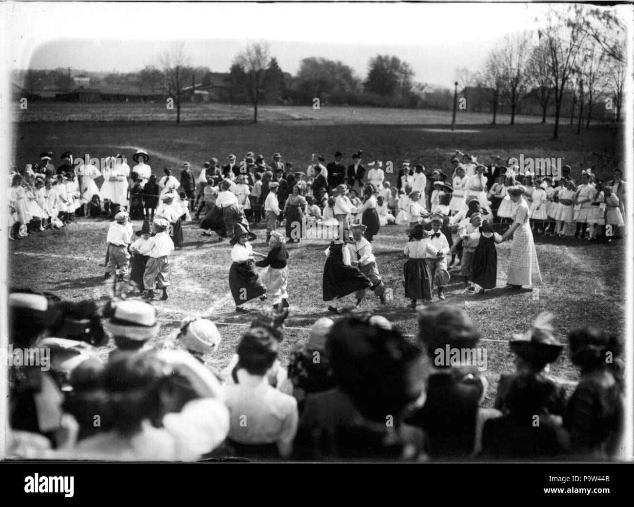 370 Dance performance at Oxford High School May Day celebration 1910 (3191744470 Stock Photo Alamy