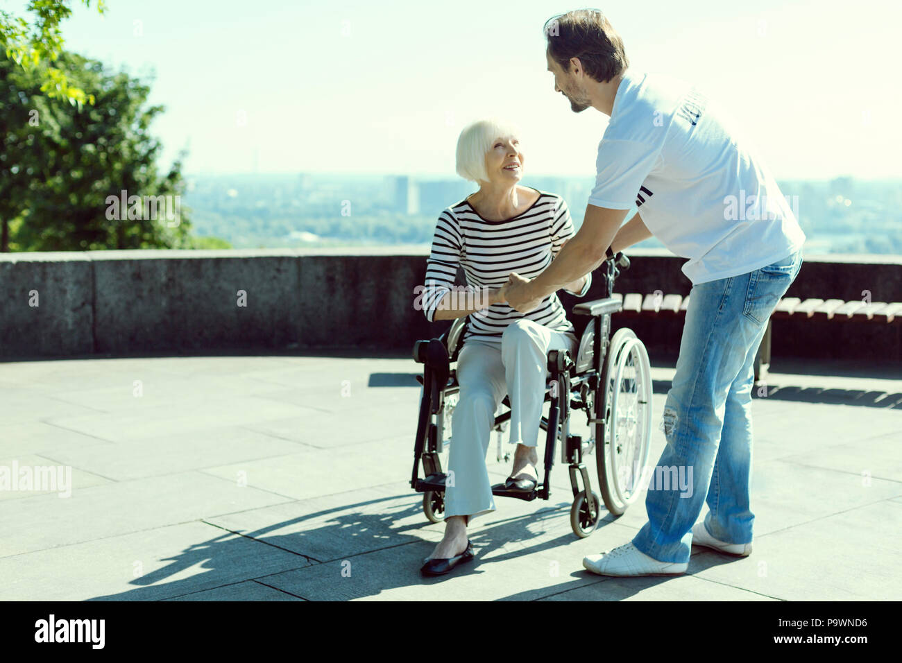 Volunteering social worker hi-res stock photography and images - Alamy