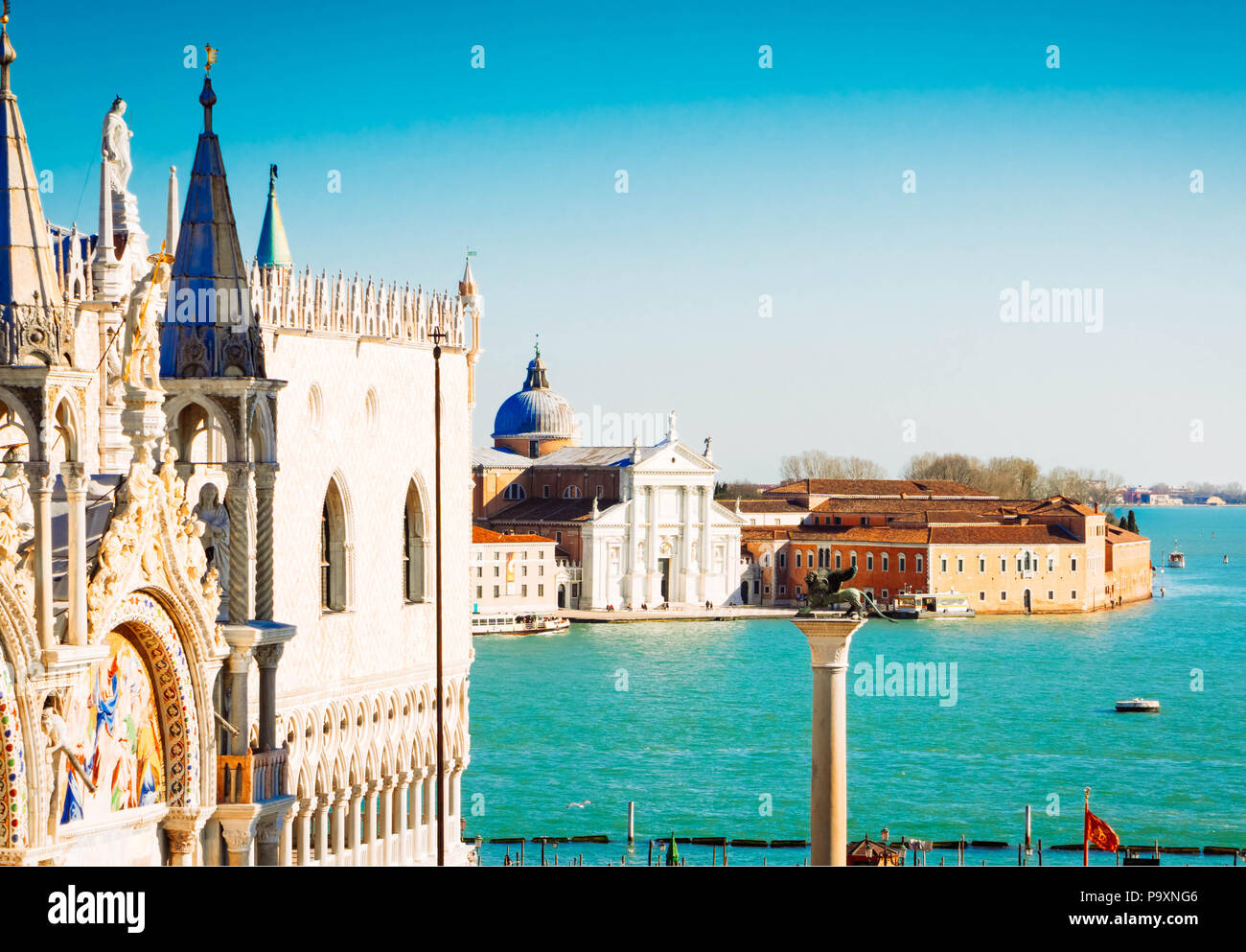 Aerial view above the doges palace hi-res stock photography and images ...