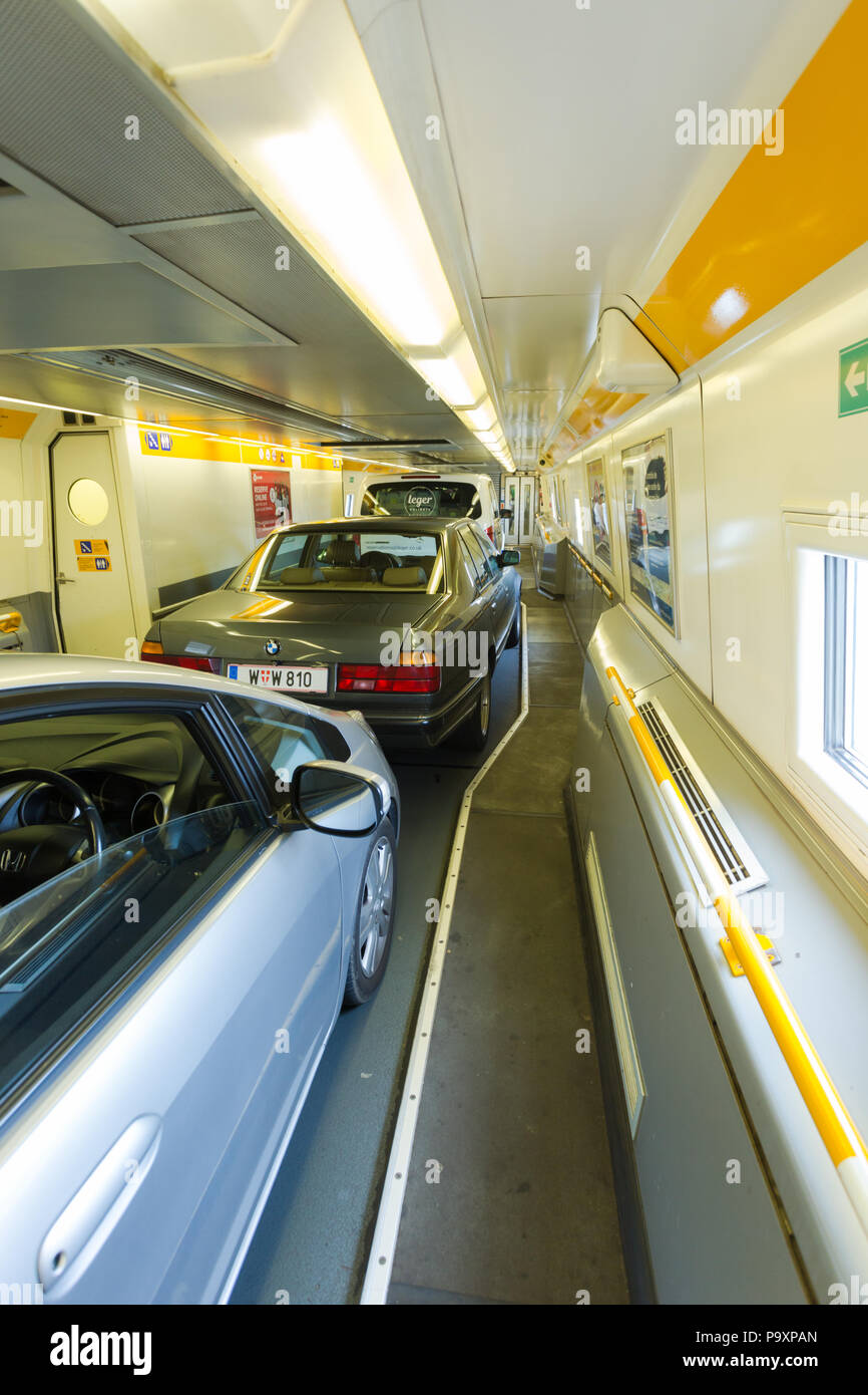 Tunnel Nach England Auto meruberfliessenden