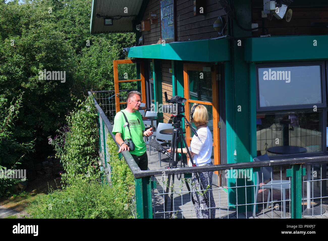 Chris Packham being interviewed by a local tv news company during a visit to RSPB Fairburn Ings on his Bioblitz Tour Stock Photo