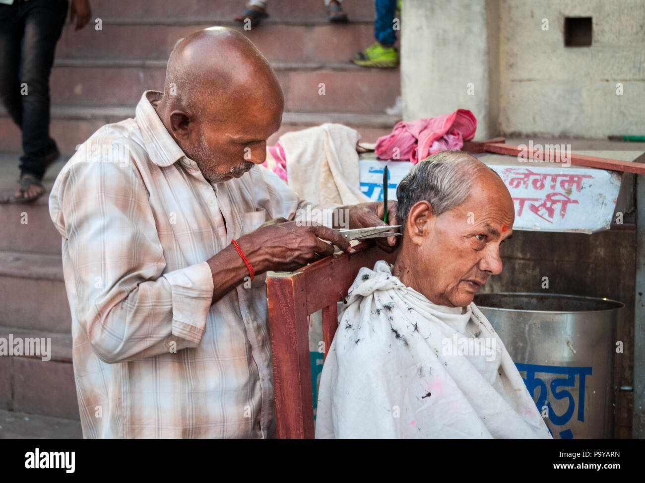 Hair cutting in india hi-res stock photography and images - Alamy Hair cutting in india hi-res stock photography and images - Alamy