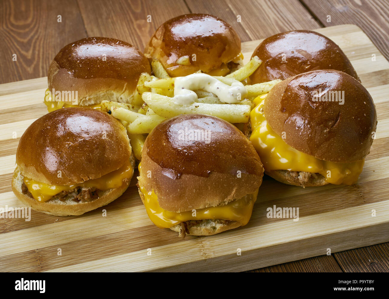BBQ Chicken Slider Ring , Fast food combine shredded chicken, red onion,  and BBQ sauce Stock Photo - Alamy