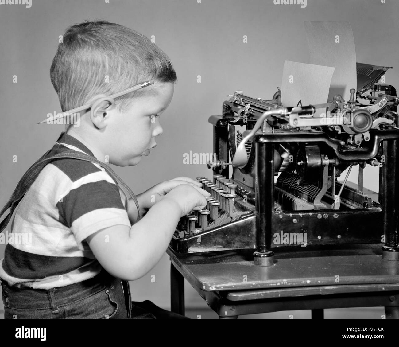 1940s-boy-typing-on-manual-typewriter-pencil-behind-his-ear-j997-har001-hars-writer-juveniles-newsman-black-and-white-caucasian-ethnicity-har001-old-fashioned-typist-P9YTCK.jpg