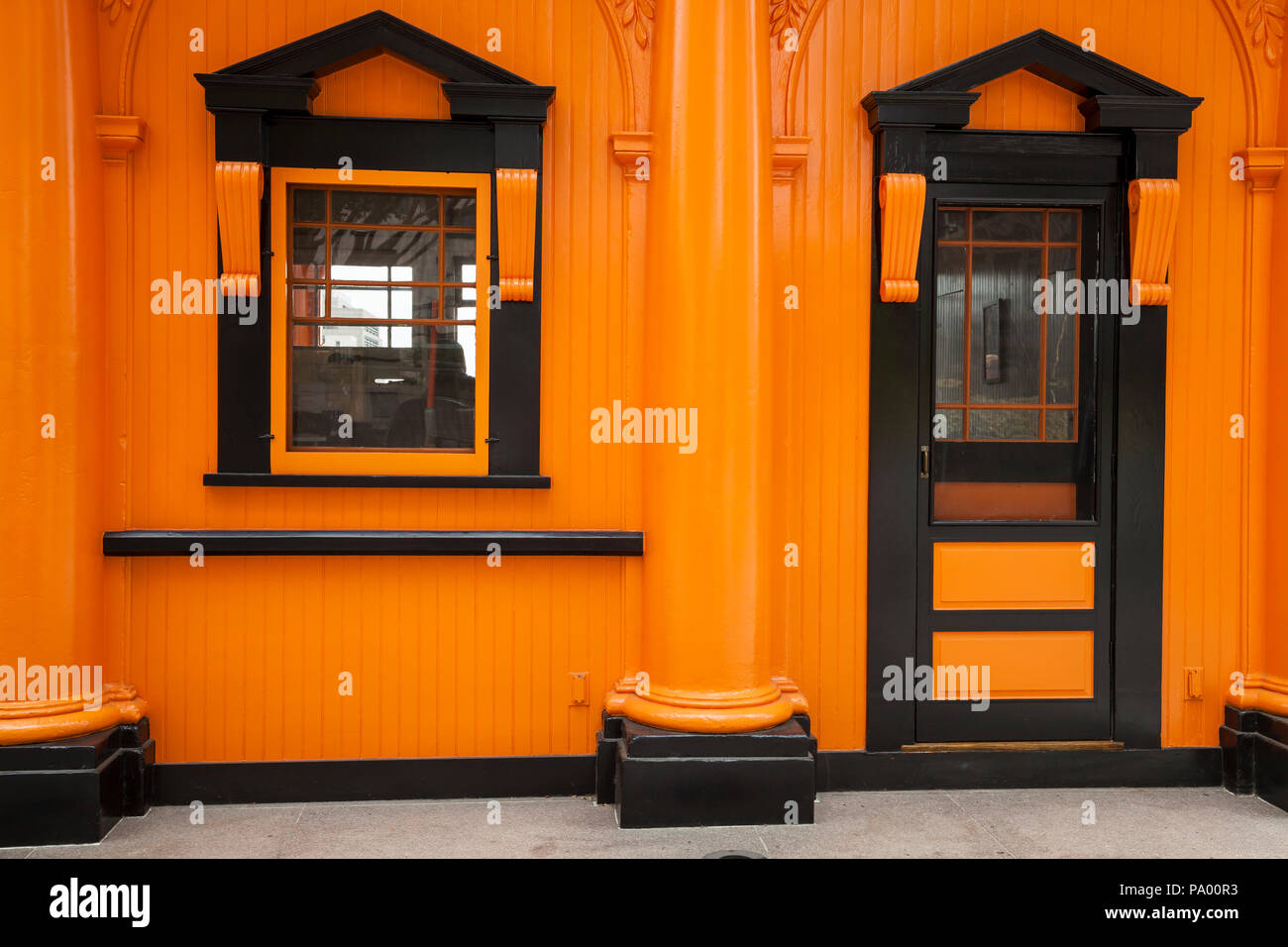Waiting flight los angeles hi res stock photography and images Alamy