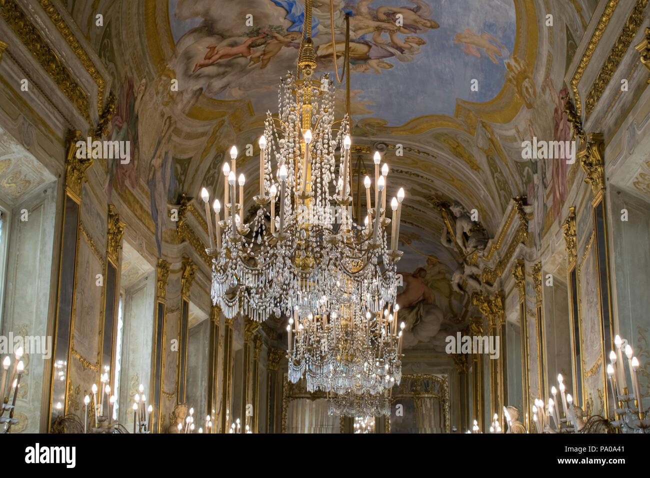royal palace chandelier Stock Photo Alamy
