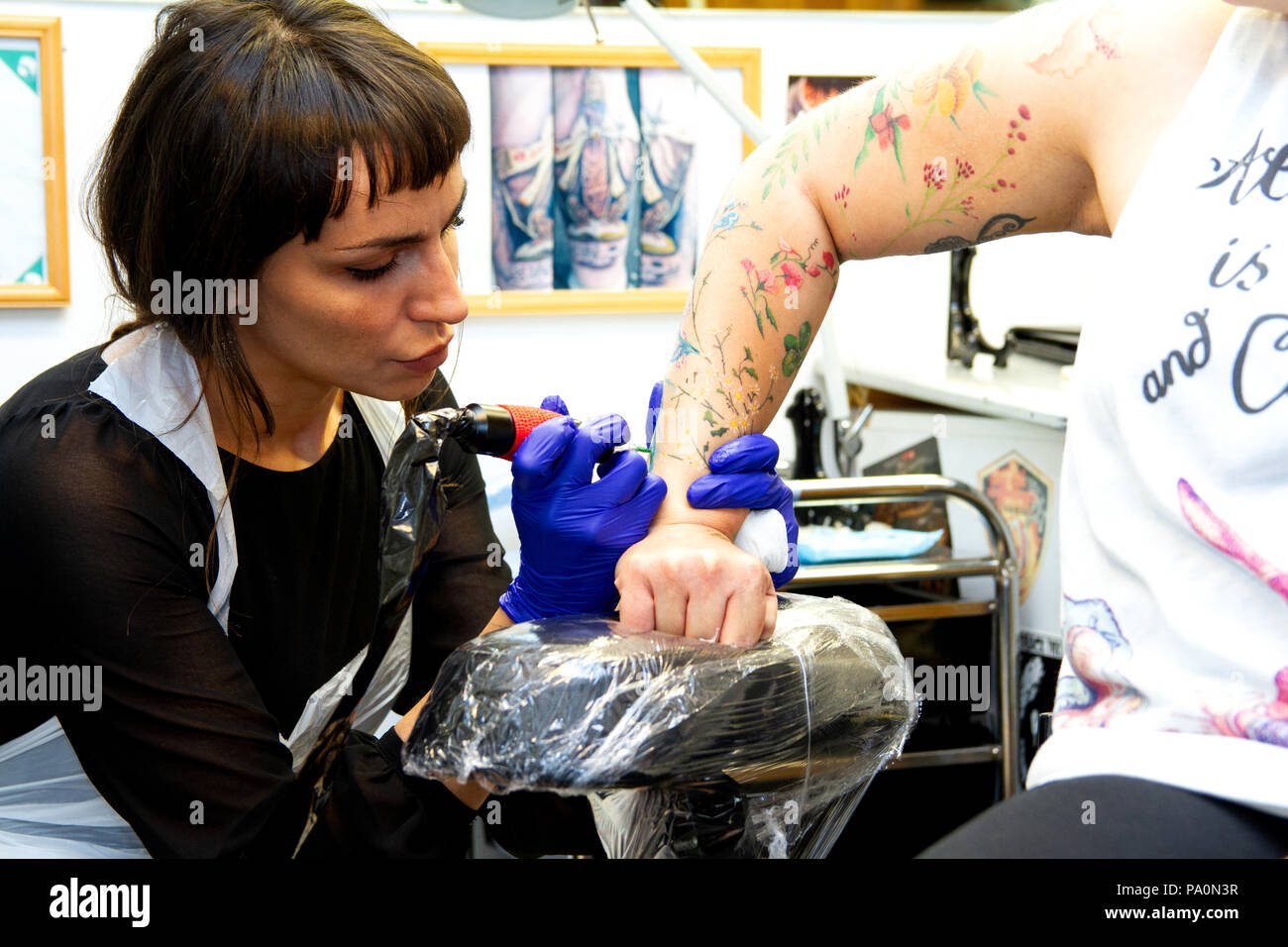 Tattoo artist applying hi-res stock photography and images - Alamy