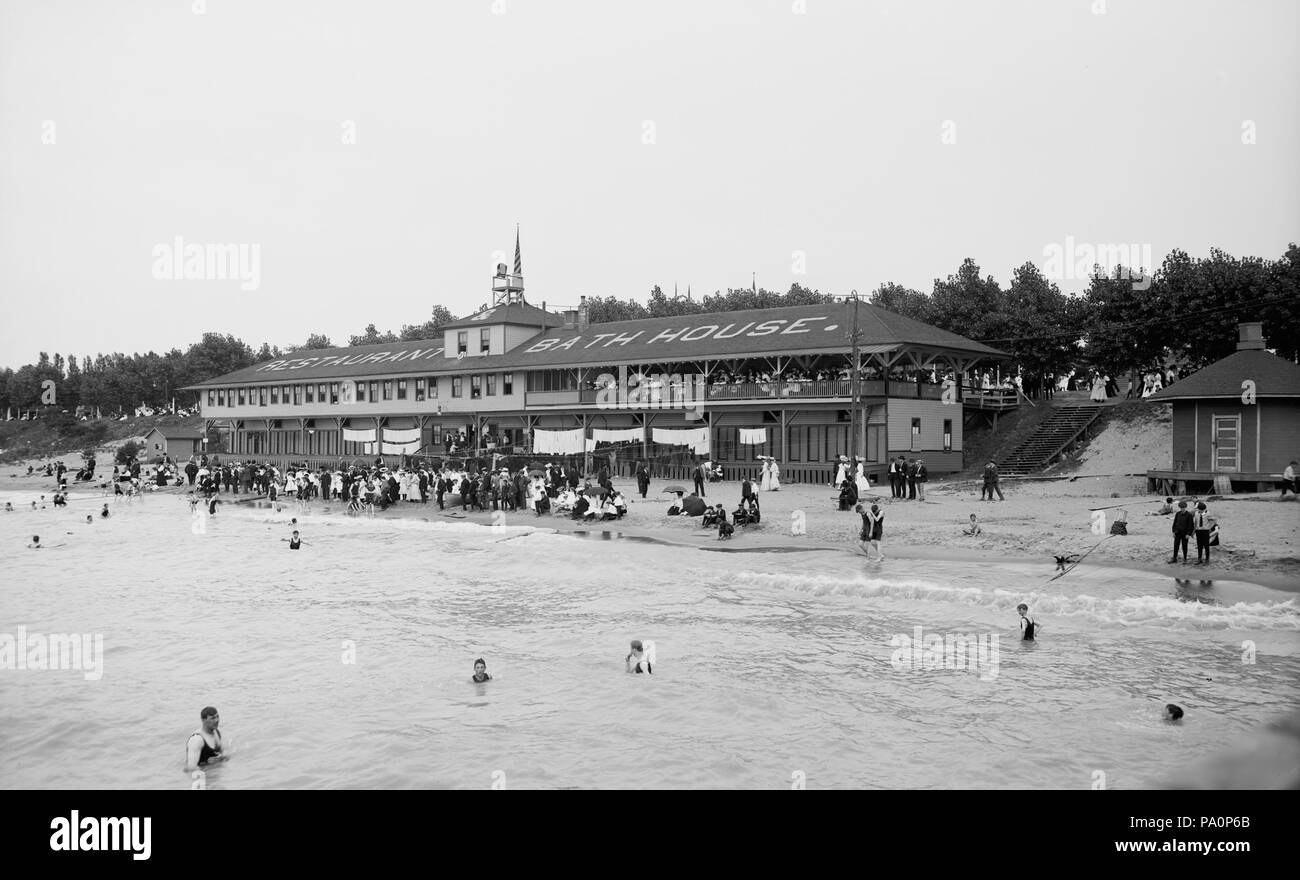 . English: Bath House, Euclid Beach Park, Cleveland, Ohio . circa 1905 629 Euclid Beach Park - Bath House Stock Photo