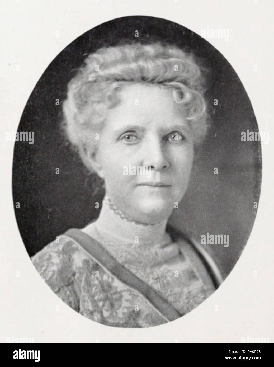 Vintage female portrait french hi-res stock photography and images - Alamy