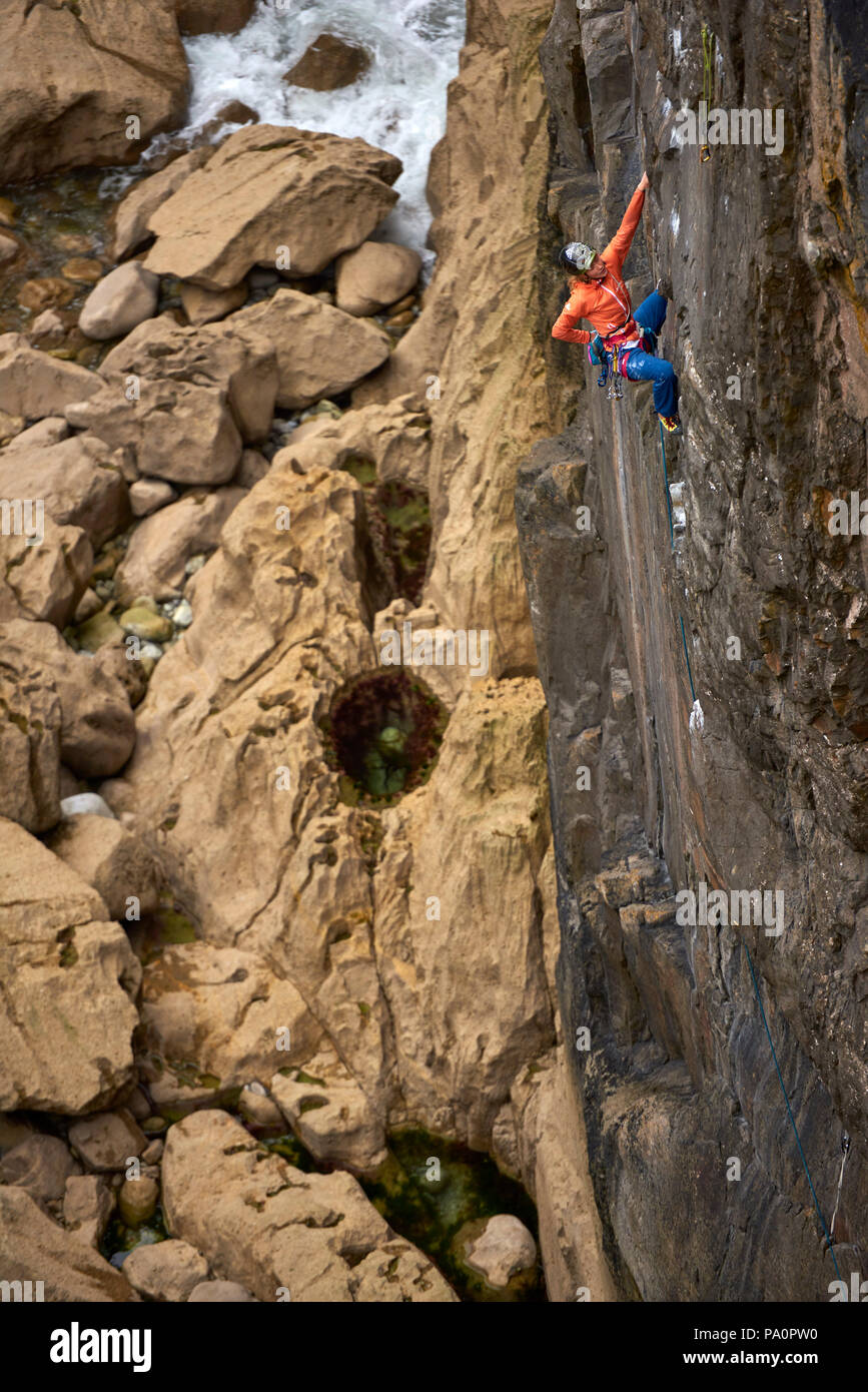 Rock climbing uk hires stock photography and images Alamy