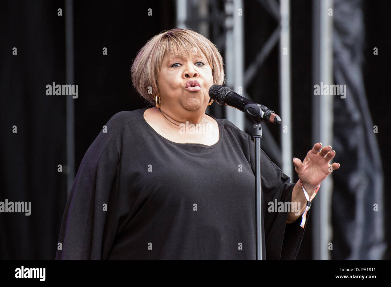 Mavis staples live hi-res stock photography and images - Alamy