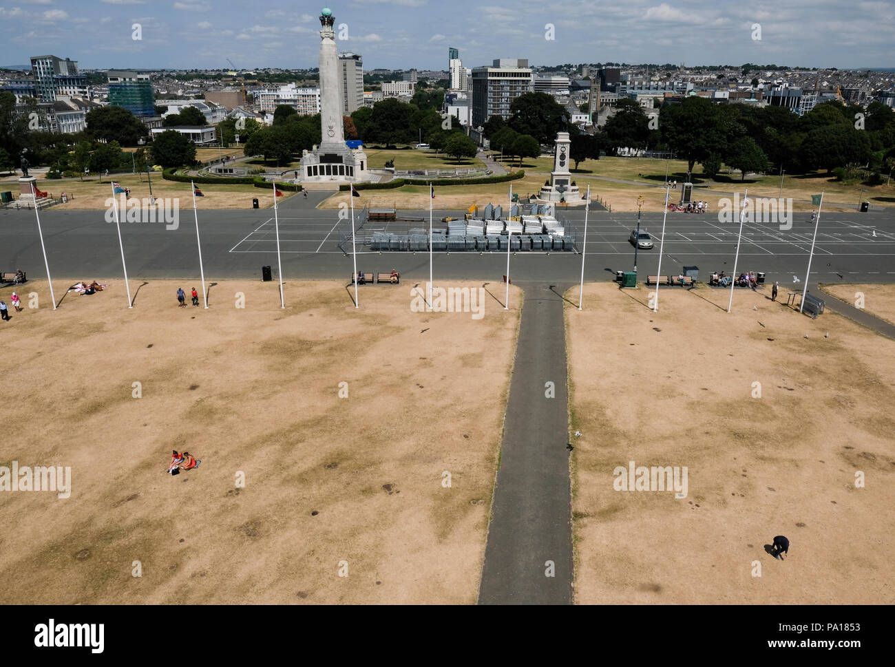 Plymouth, Devon. 19th July, 2018.   View from Smeatons Tower onto Plymouth Hoe, Devon which is looking more like the Sahara Desert as hot weather continues in the region. Credit: Paul Slater/Alamy Live News Stock Photo
