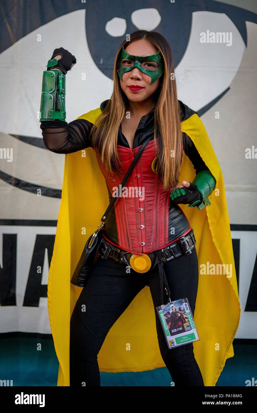 female robin cosplay