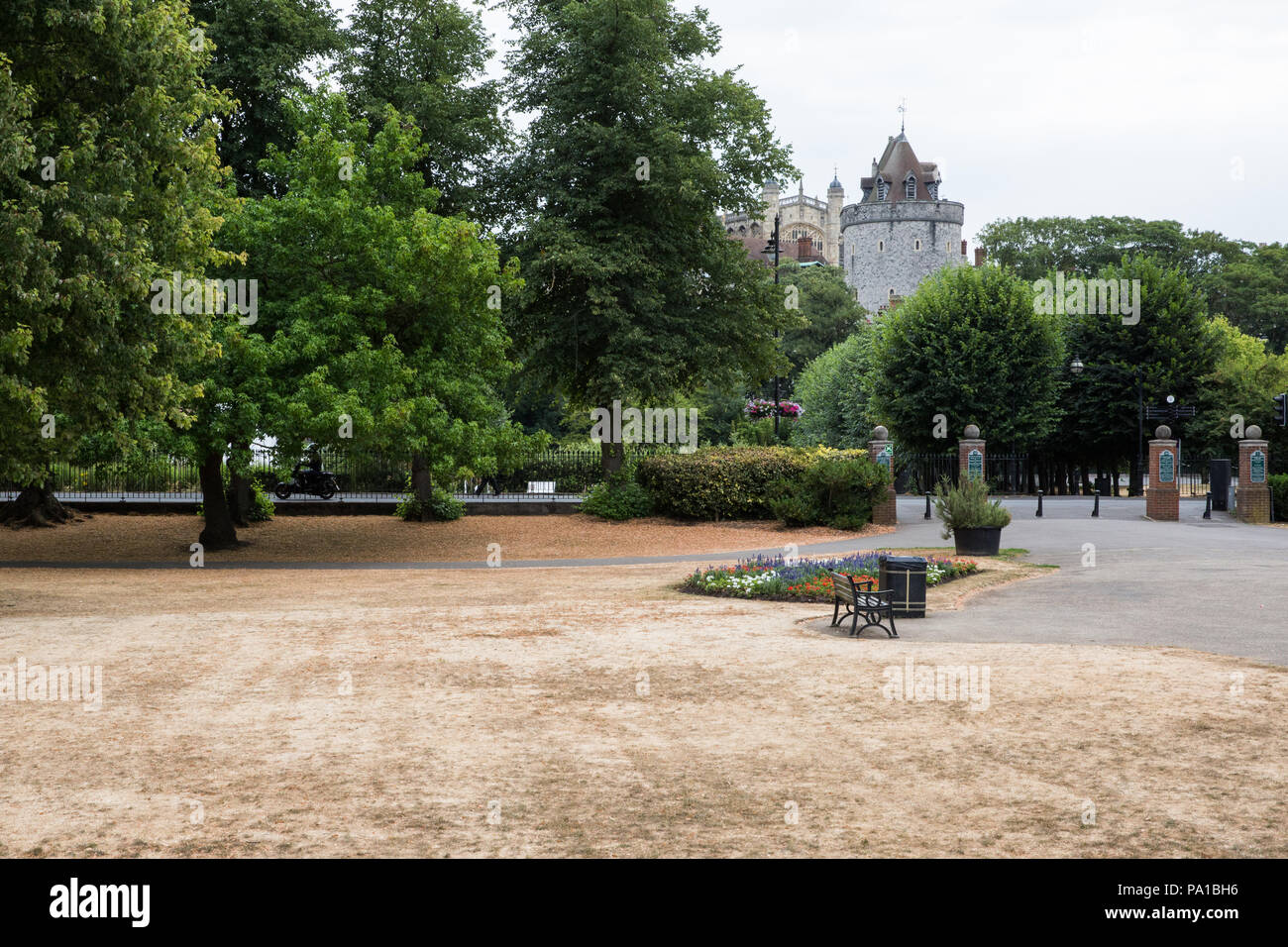 Windsor, UK. 20th July, 2018. Yellowed grass in Alexandra Gardens with Windsor Castle behind following the UK's longest heatwave for more than forty years. The grass around Windsor Castle was a lush green at the time of the wedding of the Duke and Duchess of Sussex in May. Credit: Mark Kerrison/Alamy Live News Stock Photo
