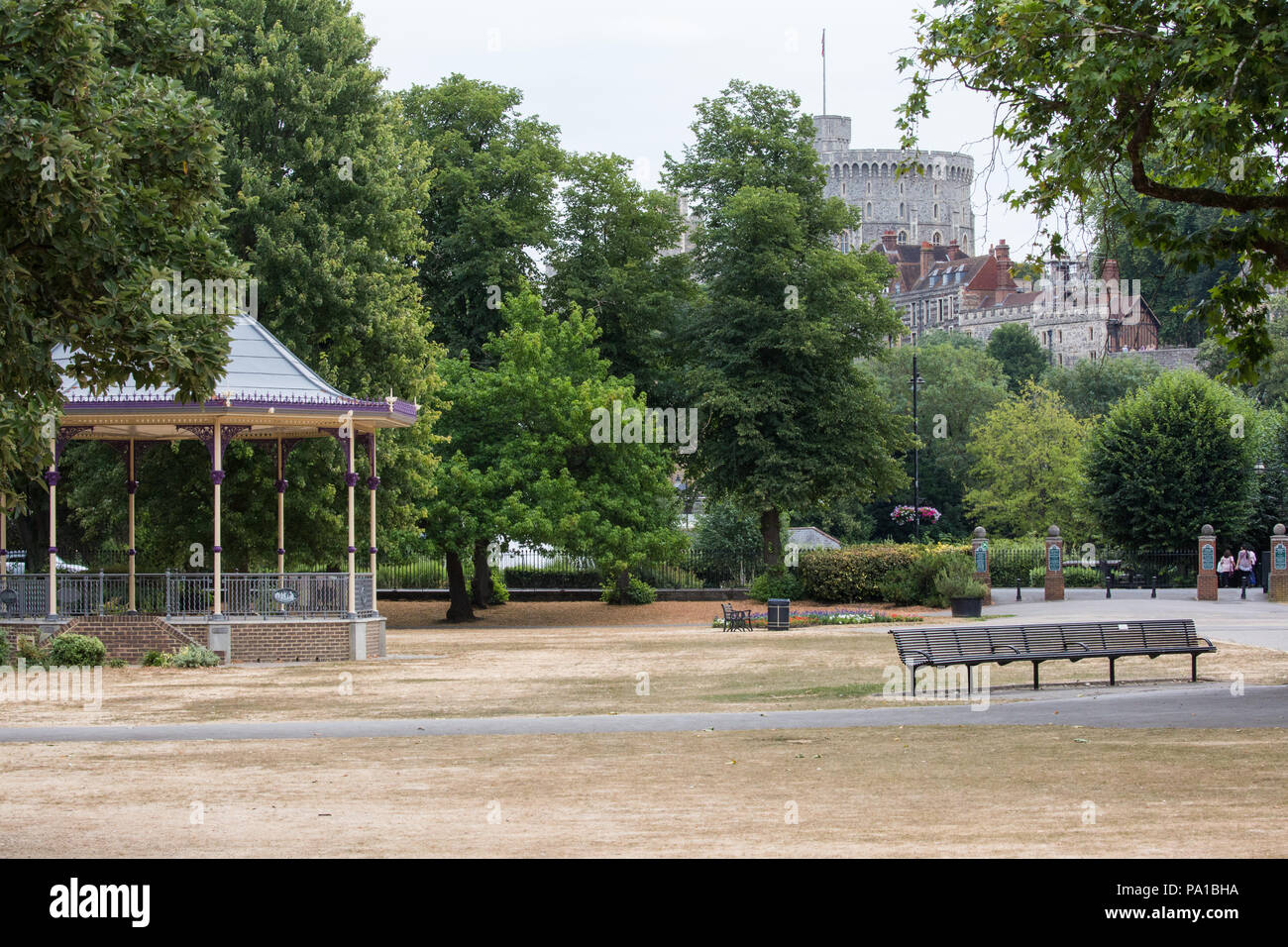 Windsor, UK. 20th July, 2018. Yellowed grass in Alexandra Gardens with Windsor Castle behind following the UK's longest heatwave for more than forty years. The grass around Windsor Castle was a lush green at the time of the wedding of the Duke and Duchess of Sussex in May. Credit: Mark Kerrison/Alamy Live News Stock Photo