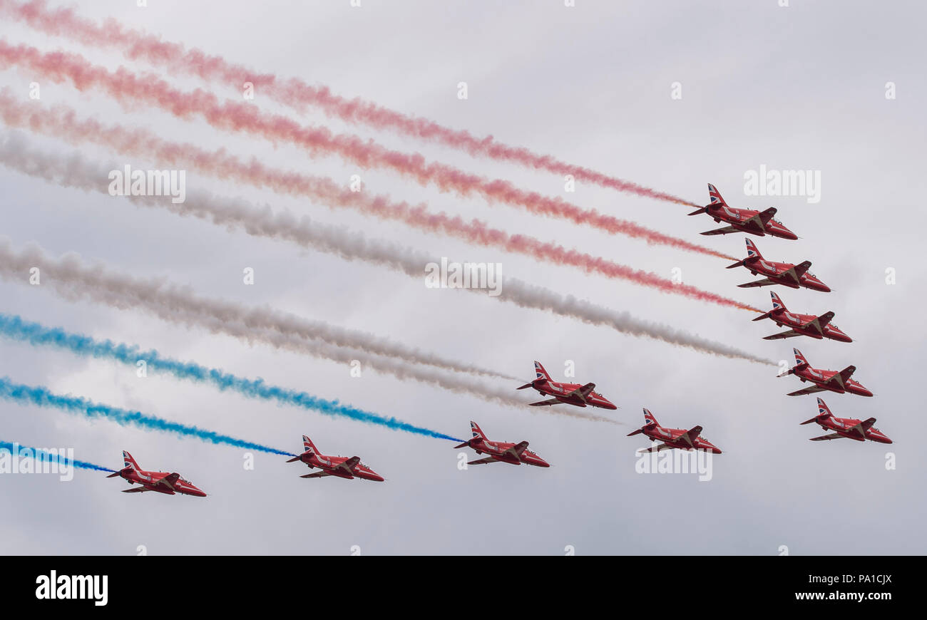 Farnborough, Hampshire, UK. 20 July, 2018. Final day of the biennial Farnborough International Trade Airshow FIA2018, typically a transition day as business customers leave in VIP jets and members of the public arrive to watch the build-up for the weekend public airshow. The RAF Red Arrows aerobatic team arrive with a colourful flypast before returning to peel off and land. They will perform at Farnborough over the public weekend. Credit: Malcolm Park/Alamy Live News. Stock Photo