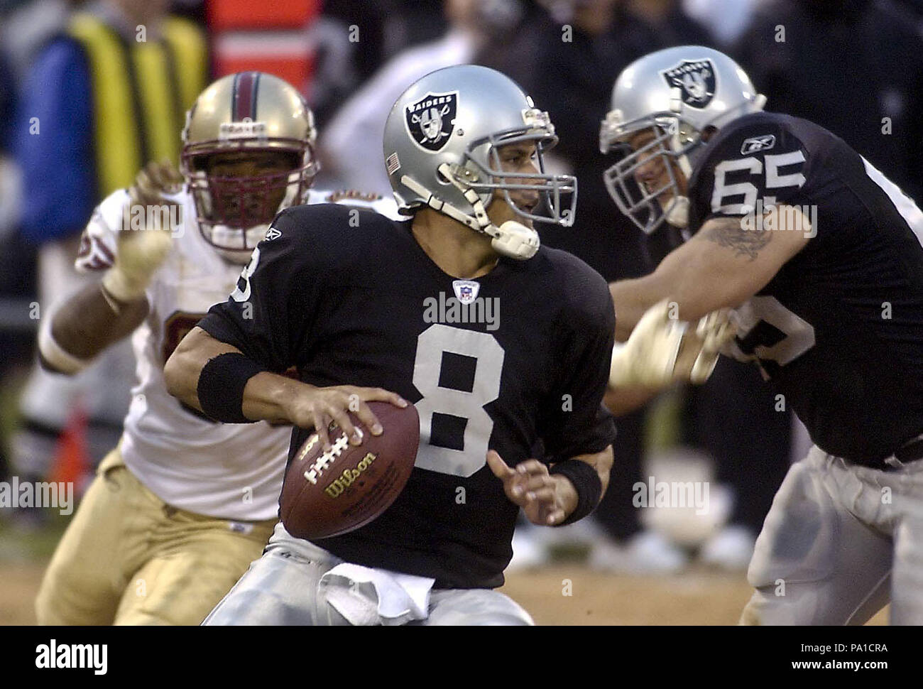 Oakland raiders quarterback marques tuiasosopo hi-res stock photography and  images - Alamy