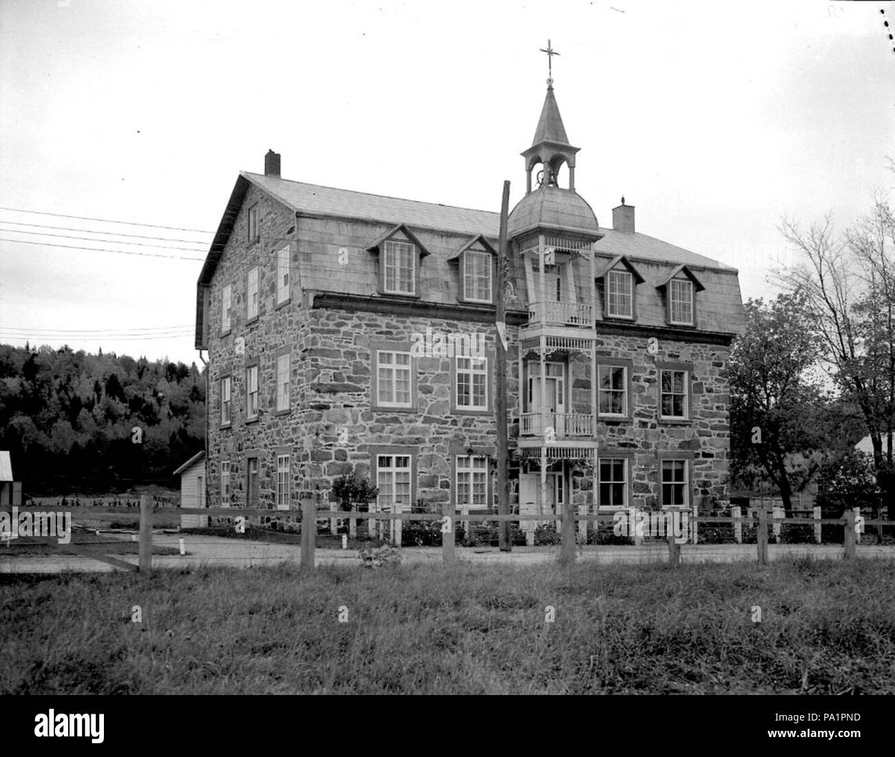Soeurs de la sainte famille hires stock photography and images Alamy