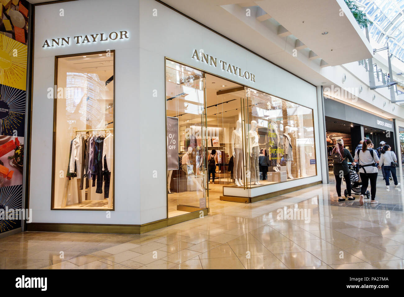 Zaailing steenkool ethisch Orlando Florida,The Mall at Millenia,shopping shopper shoppers shop shops  market markets marketplace buying selling,retail store stores business  busin Stock Photo - Alamy