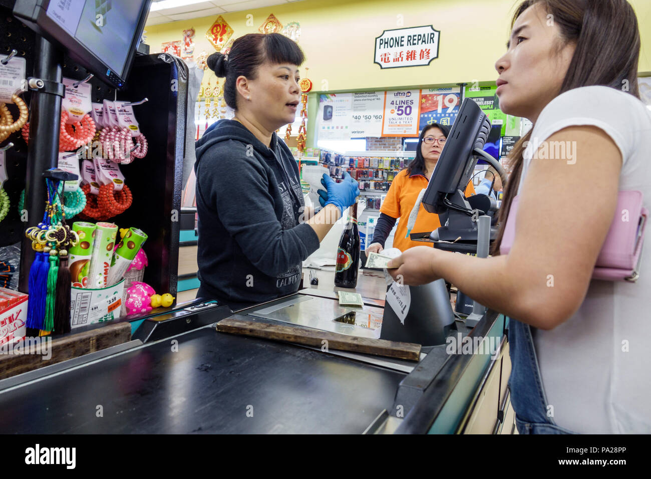 Orlando Florida,Chinatown,iFresh Chinese Market,grocery store supermarket  food,cashier,Asian Asians ethnic immigrant immigrants minority,adult adults  Stock Photo - Alamy