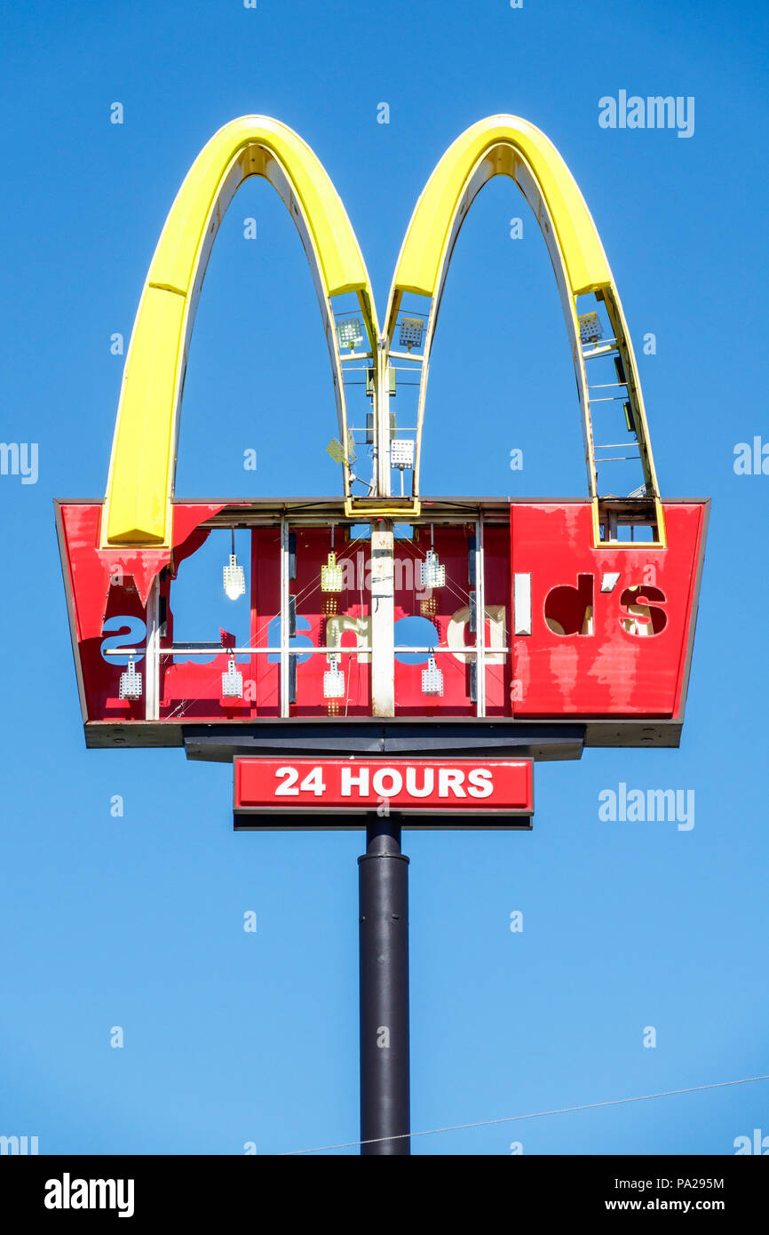 Mcdonalds Golden Arch Sign High Resolution Stock Photography and Images ...
