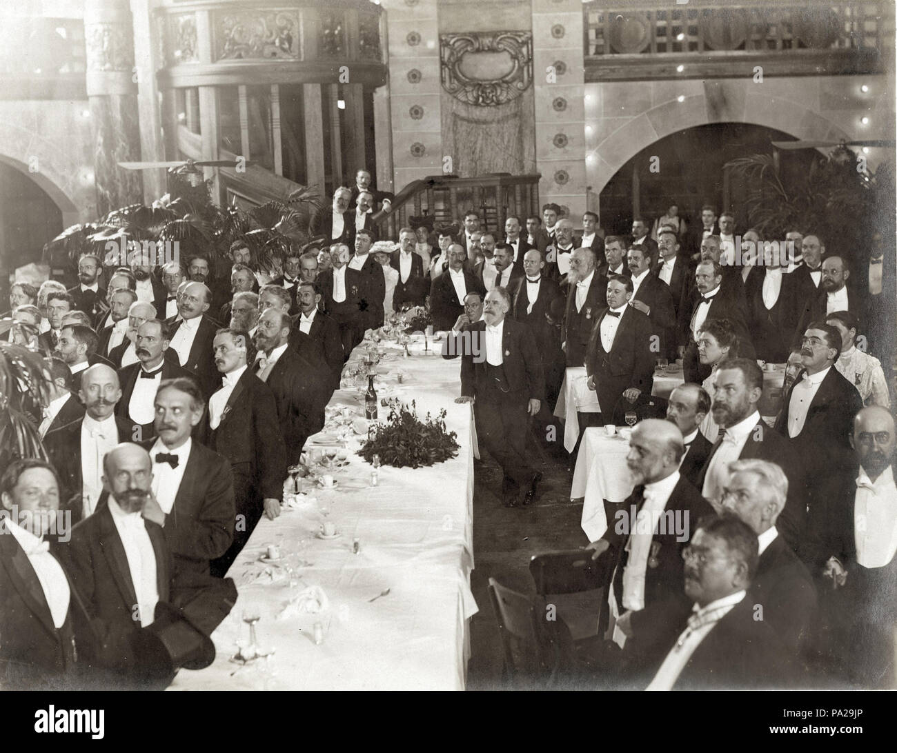 180 Banquet for scientists in the Tyrolean Alps at the 1904 World's Fair, 22 September 1904. (View of banqueters standing, most looking to the left) Stock Photo