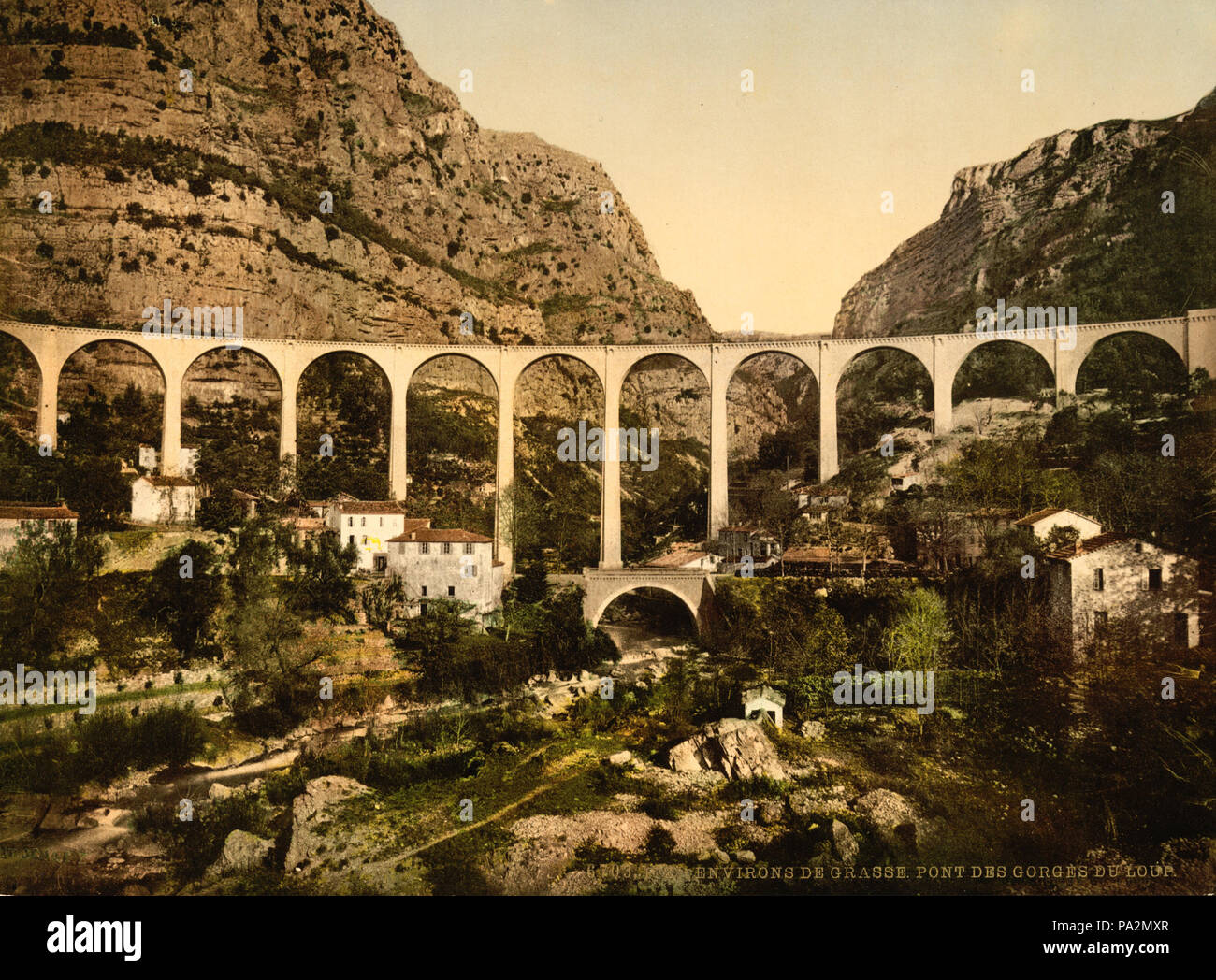 . English: Old Central Railway Var. Bridge was destroyed by retreating German troops when on August 24, 1944. Only the pillars remain. Français : Seules, les piles de l'ouvrage subsistent aujourd'hui. between 1890 and 1905 721 Gourdon, bridge over Gorges de Loup, Grasse, France, ca. 1895 Stock Photo