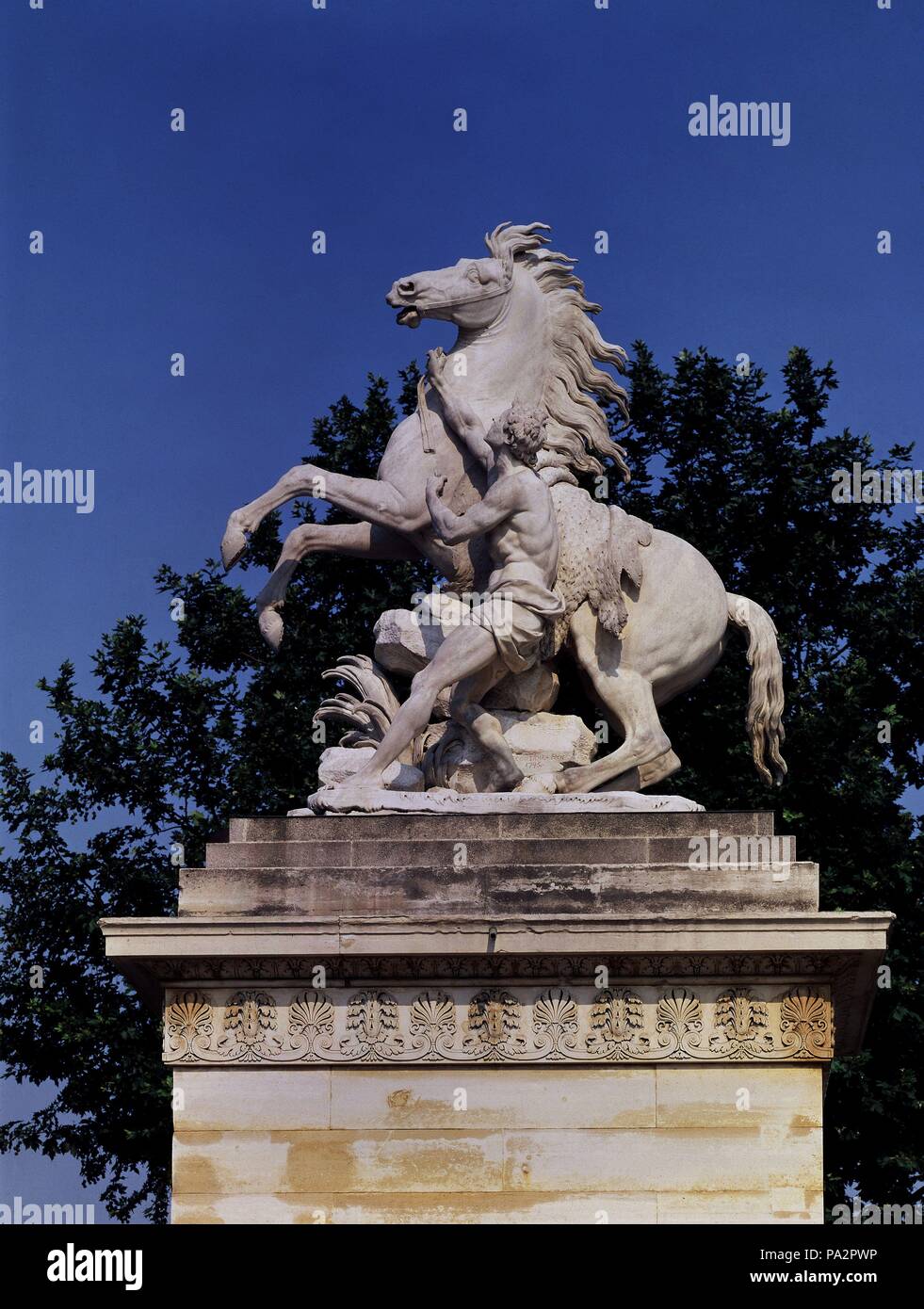 【西洋刻美術】フランス作家 金属彫刻像 『Marly horse マルリーの馬』 File:Marly horse Louvre MR1803 n2.jpg - Wikimedia Commons