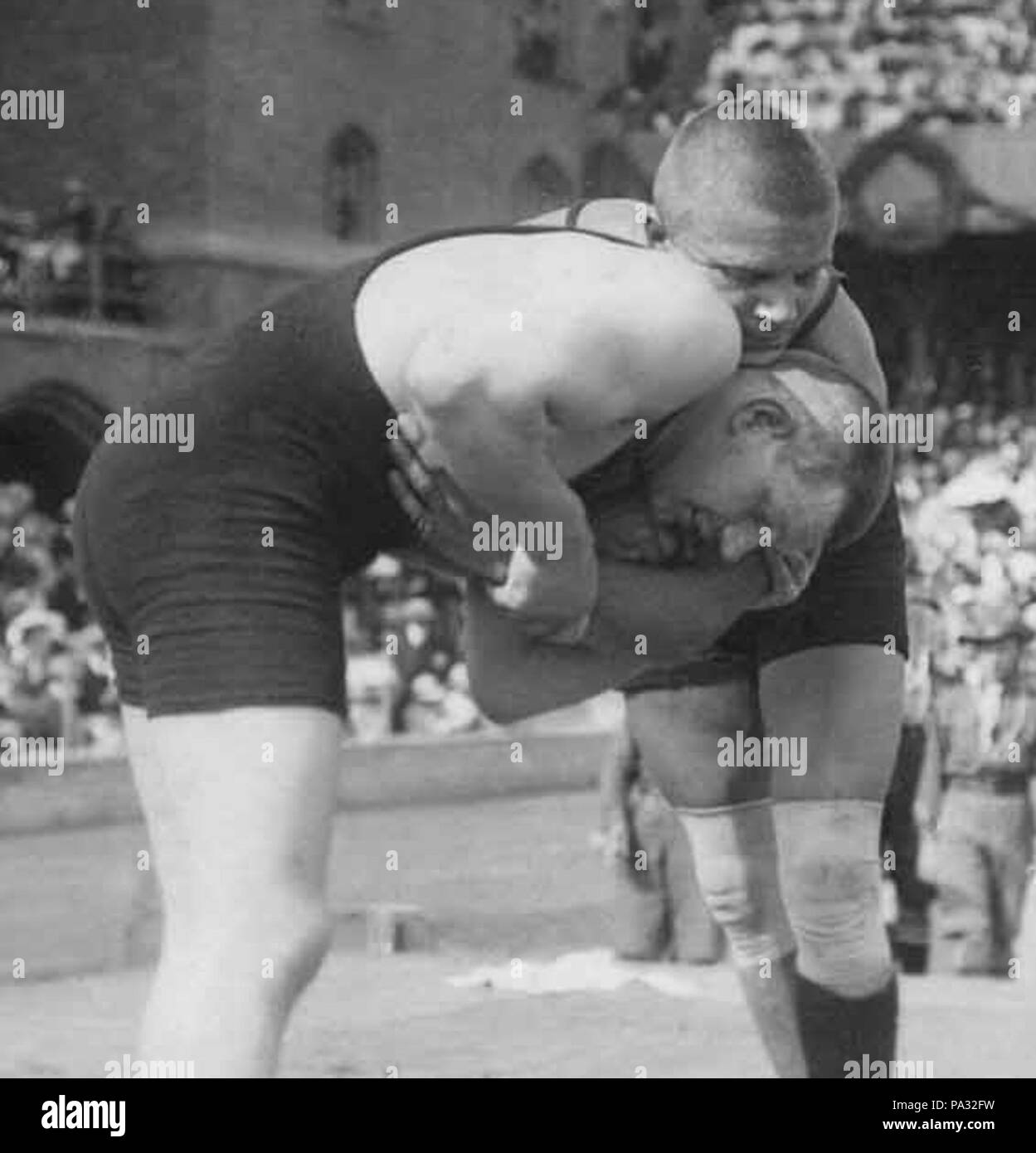 STOCKHOLM 1912-07-10 Anders Ahlgren brottas i 9 timmar mot Ivar Böhling, Finland, under Olympiska spelen i Stockholm. Kisspauser ingick. Matchen avbröts varje halvtimme. Wrestling at the olympics in Stockholm 1912. Foto: Pressen Bild / SCANPIX / Kod 194 129 Anders Ahlgren vs Béla Varga 1912 Stock Photo