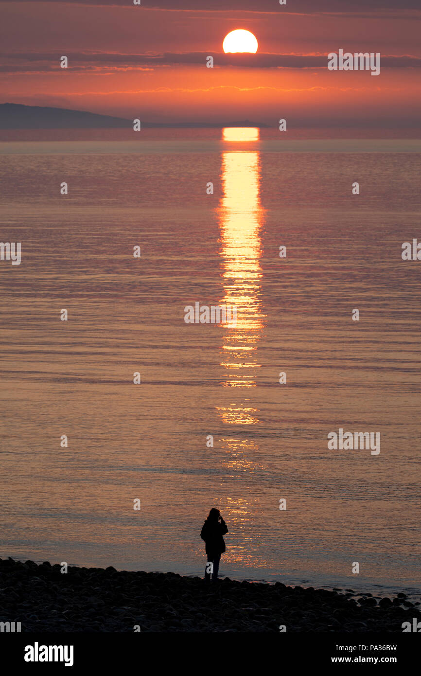 Watching sunset uk hi-res stock photography and images - Alamy