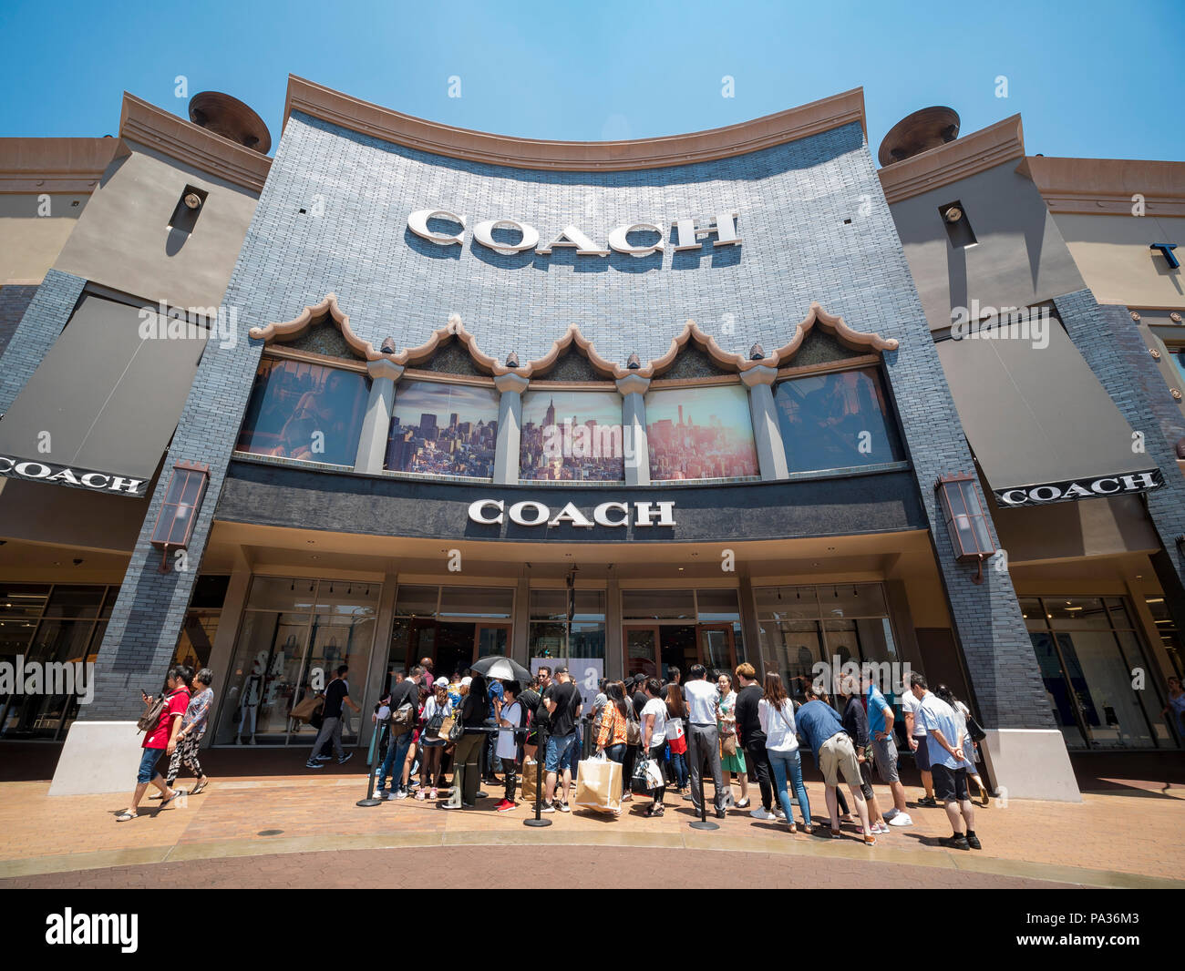 Brand name outlet hi res stock photography and images Alamy