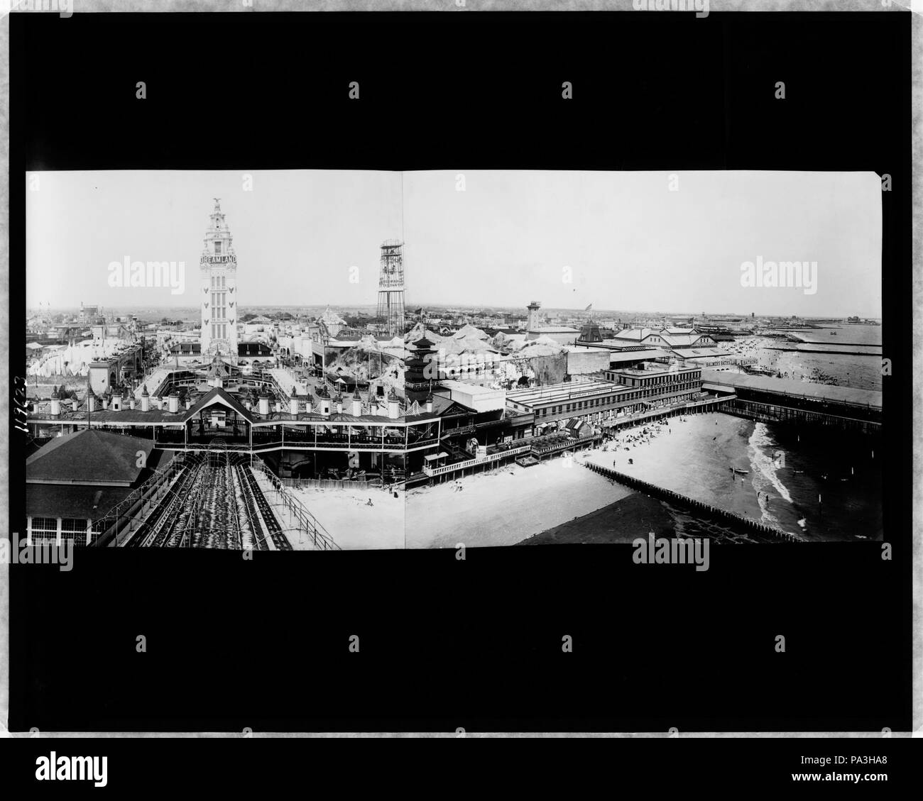 Island boardwalk Black and White Stock Photos & Images - Alamy