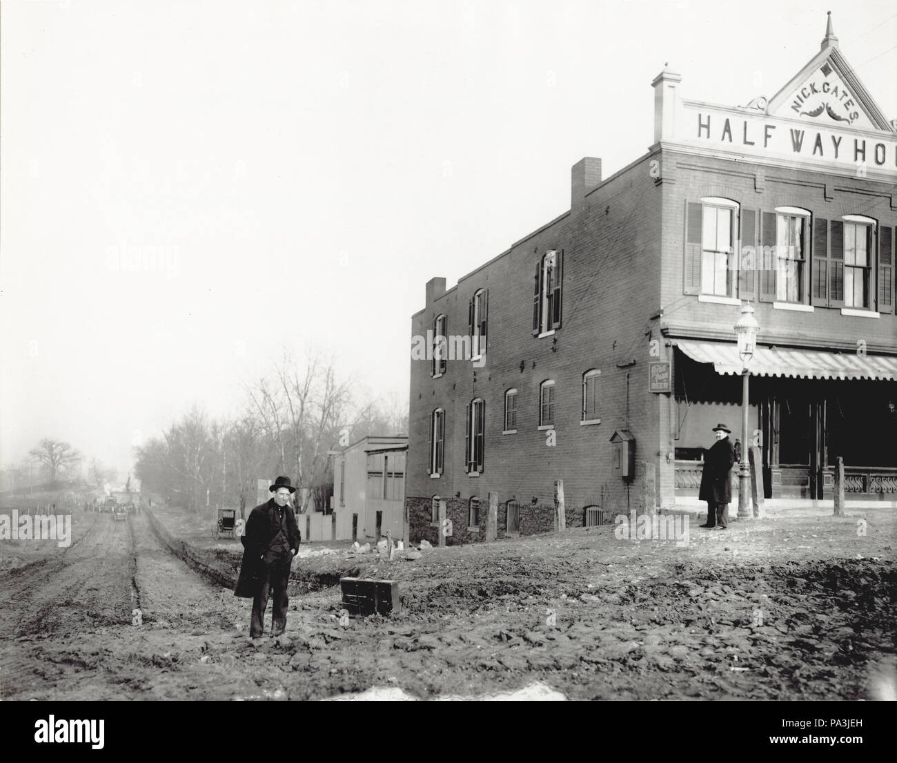 346 Construction of North Taylor Avenue at the intersection of Florissant Avenue. Nick Gates Saloon and Half Way House stands at 6256 Florissant Avenue Stock Photo