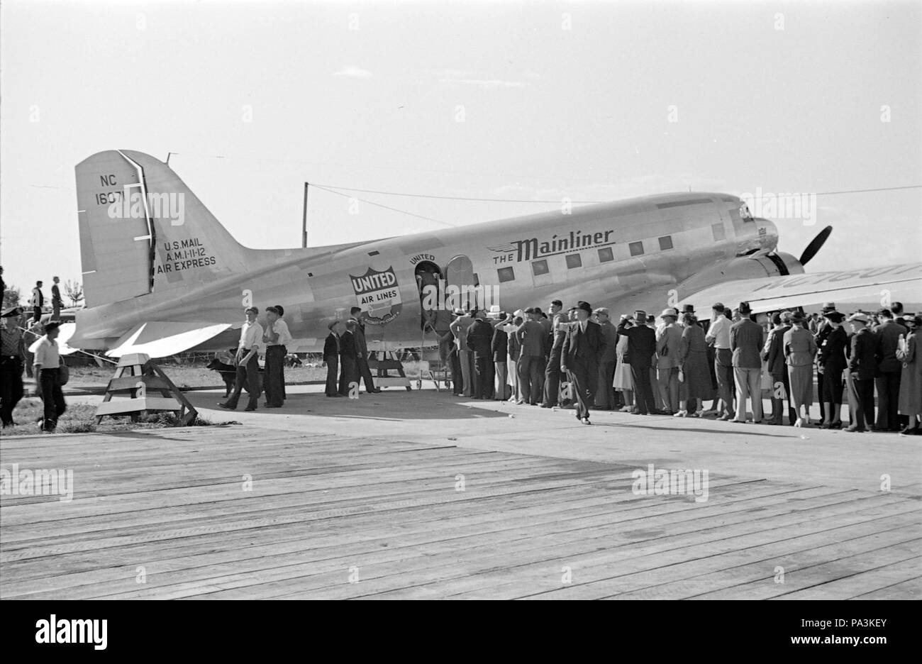 60 DC-3A United Air Lines NC 16071 Stock Photo