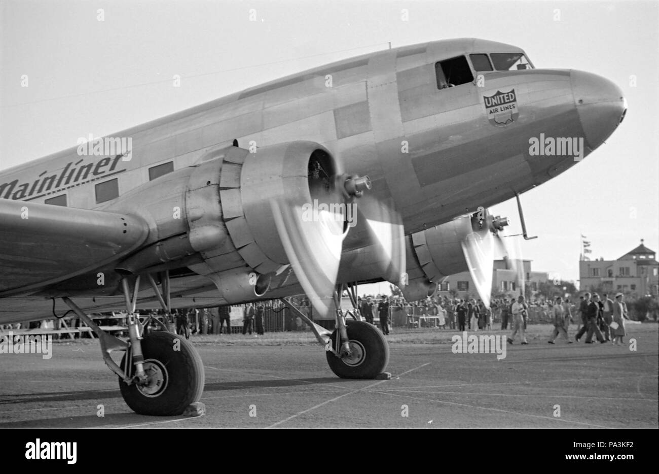 60 DC-3A United Air Lines NC 16071 front Stock Photo