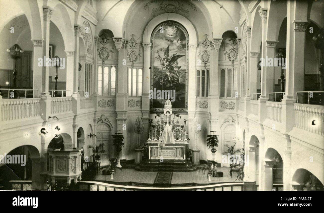 126 Interieur De La Chapelle De L Hopital Saint Michel Archange Banq P748s1p2561 Stock Photo Alamy