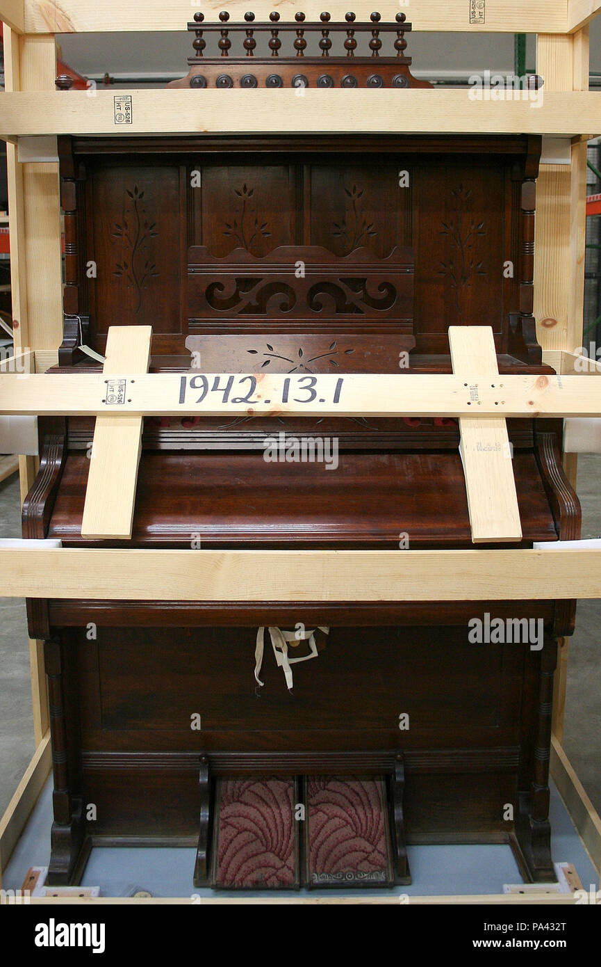 627 Estey Reed Organ of the Norman T. Boon Family of Montgomery Co., Missouri Stock Photo Alamy