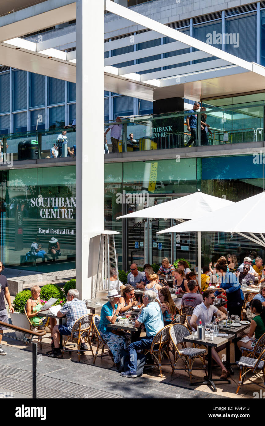 People Eating Lunch At A Restaurant On The South Bank, London, England Stock Photo
