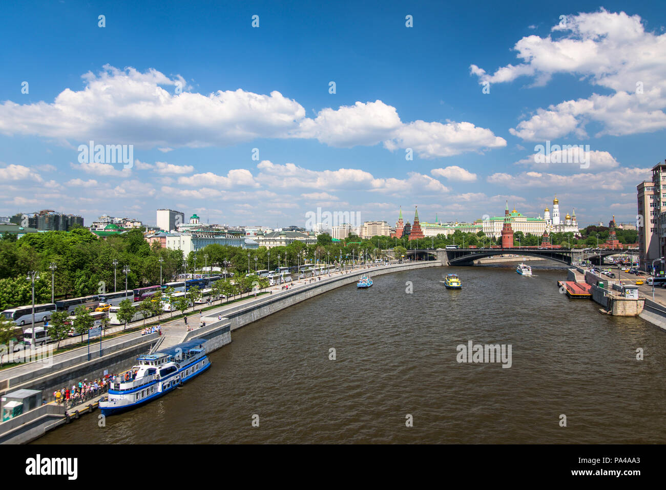 Sunny day moscow river city hi-res stock photography and images - Alamy