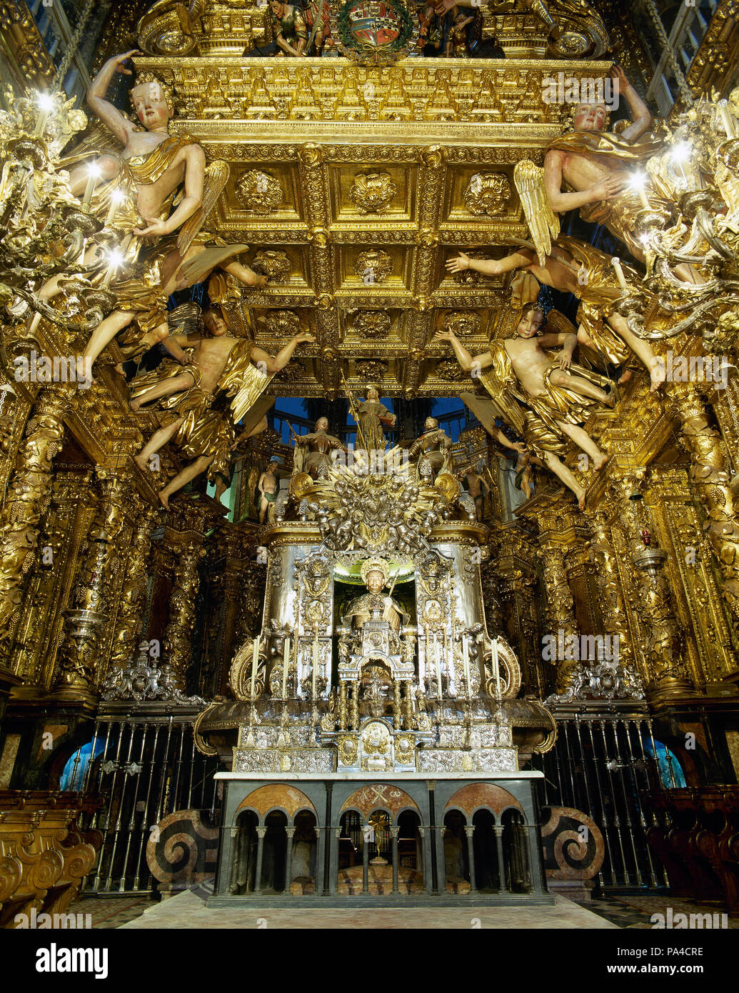 Main altar of the Cathedral of Santiago de Compostela. Gothic altar remodeled in exuberant baroque by Jose Vega y Verdugo. The Baldachin,17th century, author Domingo de Andrade (1639-1712). A bejeweled medieval statue of St. James (12th century). Santiago de Compostela Cathedral. Santiago de Compostela, province of La Coruña, Galicia, Spain. Stock Photo